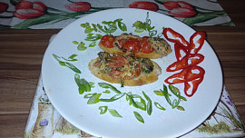 Tousty se žampionovo-česnekovou směsí