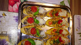 Tousty se žampionovo-česnekovou směsí