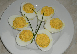 Plněná vejce s křenem (Vajíčka s křenovými žloutky)