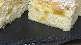 Broskvová hrníčková buchta