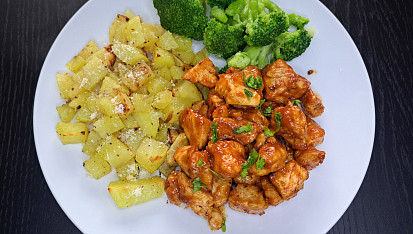 Barbeque kuře s parmazánovými bramborami