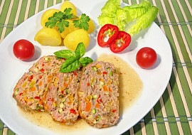 Barevná sekaná pečeně se zeleninou