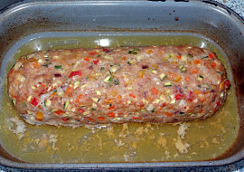 Barevná sekaná pečeně se zeleninou