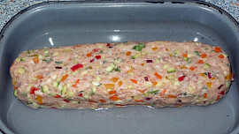 Barevná sekaná pečeně se zeleninou