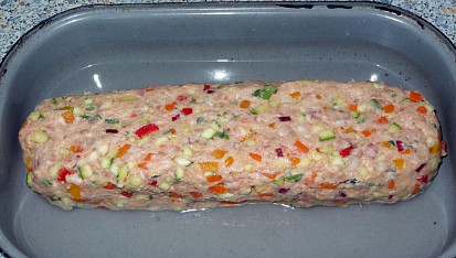 Barevná sekaná pečeně se zeleninou