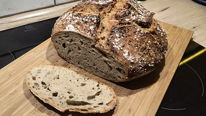 Domácí chléb ze sušeného droždí