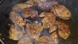 Krůtí játra s nivou na minutku