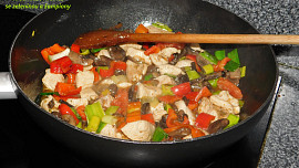 Krůtí maso se zeleninou a žampiony