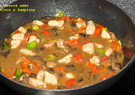 Krůtí maso se zeleninou a žampiony