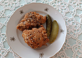 Krůtí řízky marinované v jogurtu, obalené v kukuřičné strouhance