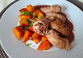 Mini roládky z vepřové panenky s pečenou dýní