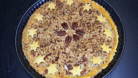 Ořechový koláč z vlašských a pekanových ořechů