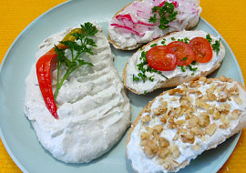 Pomazánka s Nivou a vlašskými ořechy