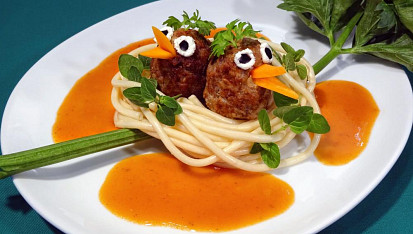 Ptačí hnízdo z mletého masa a špaget