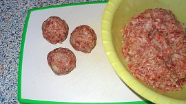 Ptačí hnízdo z mletého masa a špaget