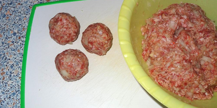 Ptačí hnízdo z mletého masa a špaget