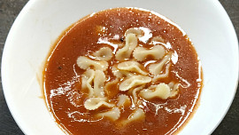 Rajčatová polévka s nudlemi