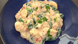 Rychle gnocchi s kuřecím masem a špenátem