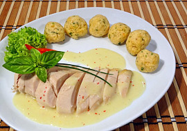 Slepice na víně s petrželkovými knedlíčky