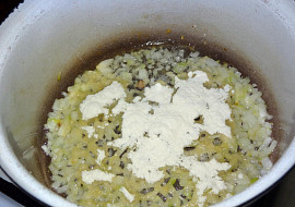 Slepice na víně s petrželkovými knedlíčky