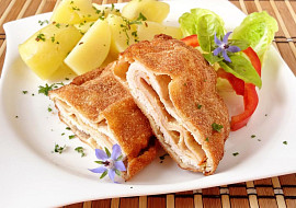 Smažené plněné kotlety s debrecínkou