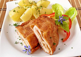 Smažené plněné kotlety s debrecínkou