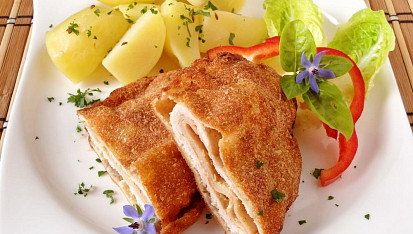 Smažené plněné kotlety s debrecínkou