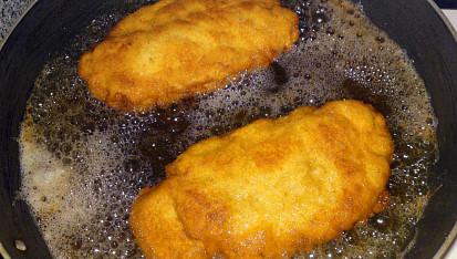 Smažené plněné kotlety s debrecínkou