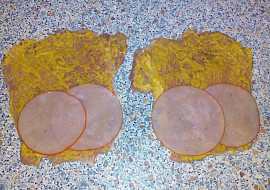 Smažené plněné kotlety s debrecínkou