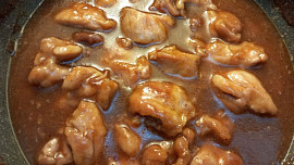 Kuřecí stehenní kousky v pikantní chilli omáčce s medem