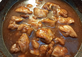 Kuřecí stehenní kousky v pikantní chilli omáčce s medem