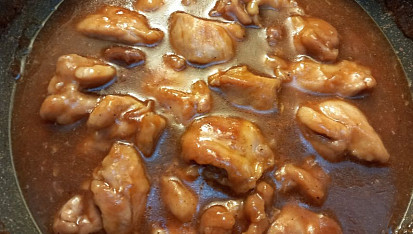 Kuřecí stehenní kousky v pikantní chilli omáčce s medem