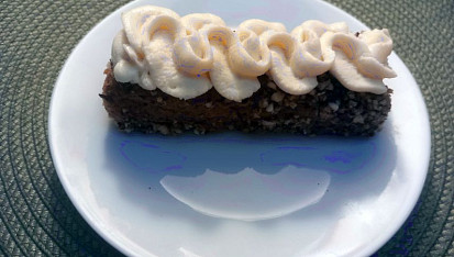 Nepečené zákusky z dlouhých piškotů s krémem