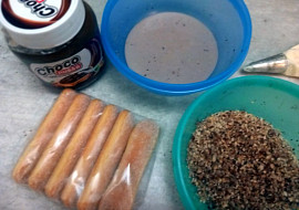 Nepečené zákusky z dlouhých piškotů s krémem