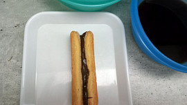 Nepečené zákusky z dlouhých piškotů s krémem