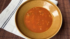 Rajčatová polévka s těstovinami