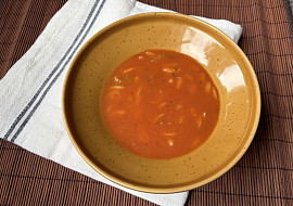 Rajčatová polévka s těstovinami