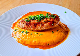 Restované kuřecí prso s dýňovým pyré