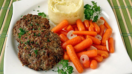 Biftečky s baby karotkou