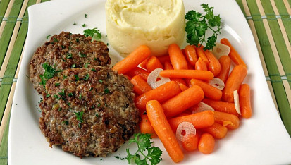 Biftečky s baby karotkou