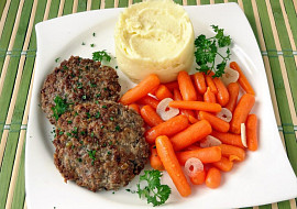 Biftečky s baby karotkou