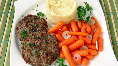 Biftečky s baby karotkou