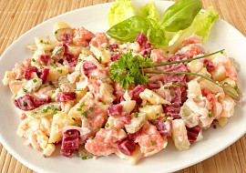 Bramborový salát s matjesy a červenou řepou