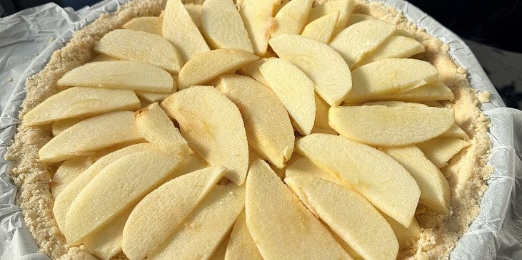 Drobenkový koláč s jablky