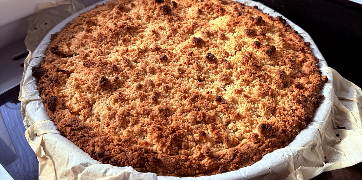 Drobenkový koláč s jablky