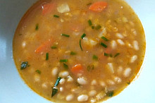 Zásmažku prifarbujem mletou paprikou, aby nebola polievka taká bledá...