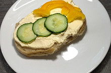 Dávam iba cesnak obyčajne. Často medvedí.