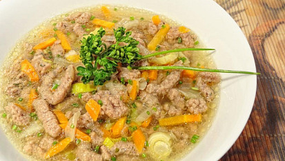 Kuřecí polévka s játrovou rýží