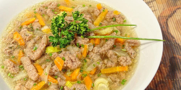 Kuřecí polévka s játrovou rýží