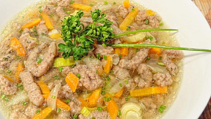 Kuřecí polévka s játrovou rýží